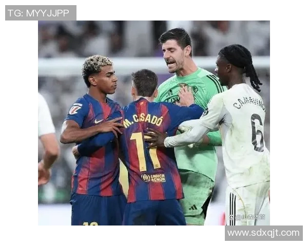 夜店狂欢与足球赛场交织 谁是那位夜店风采的足球明星