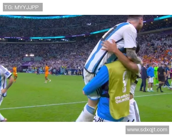 足球巨星深情致谢球迷真挚言语感动全场温情时刻久久难忘