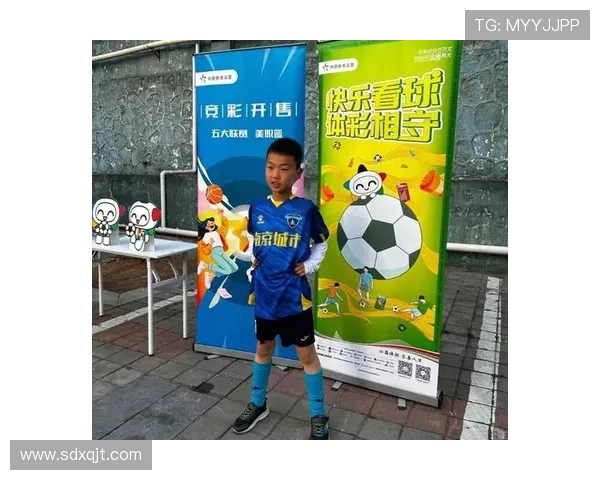 南京足球队的团队协作揭秘:如何在赛场上实现完美配合与默契合作 南京足球队的团队协作揭秘:如何在赛场上实现完美配合与默契合作